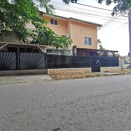 Phoenix Guest house *
